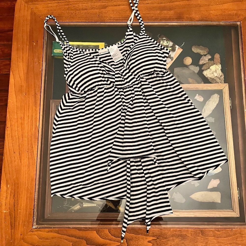 No Boundaries Juiors XL Black & White Tank Top With Shelf Bra